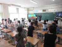 外国語に触れる学習(2年） (1).JPG