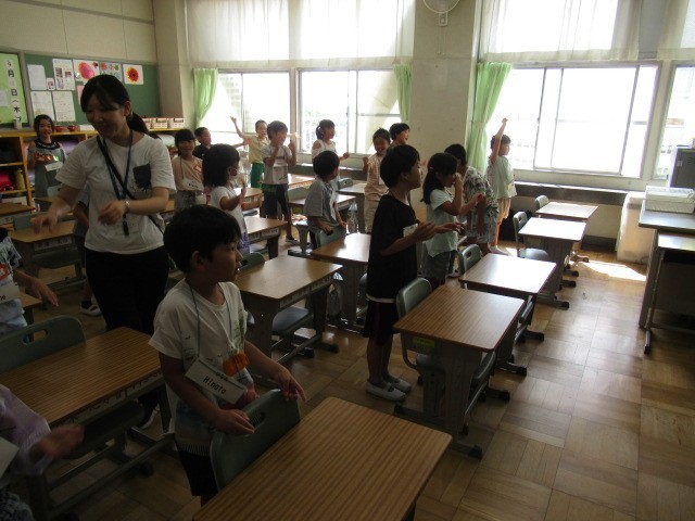 外国語に触れる学習(2年） (7).JPG